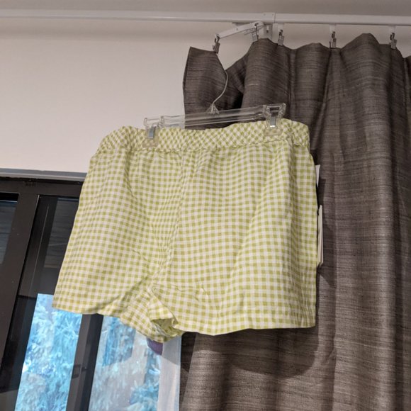 Aritzia "Eliza" shorts in size Medium -NWT - Picture 4 of 6